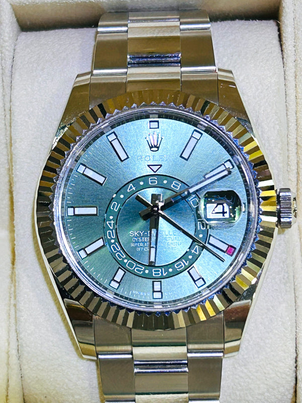 Rolex Skydweller, Stainless steel, 42mm, Box and Papers, Green Dial